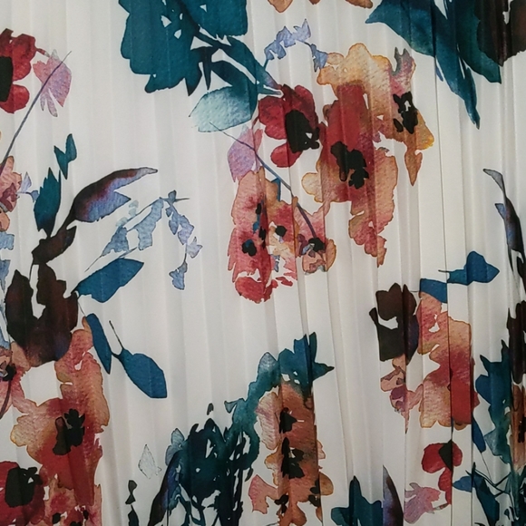 Foral Dress - Picture 3 of 3